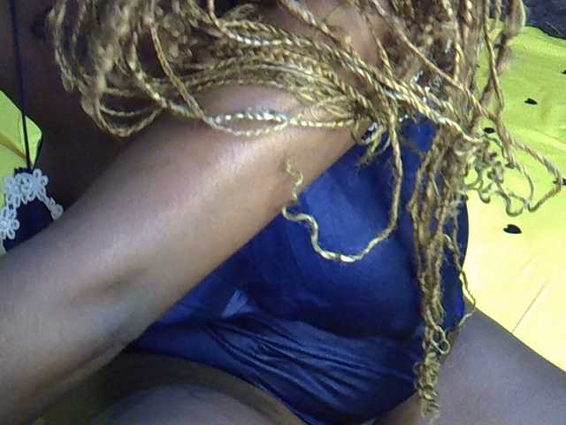 Cheerchelly's BongaCams show and profile