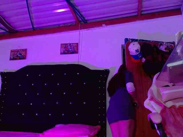 SofiaDirtyanal webcam