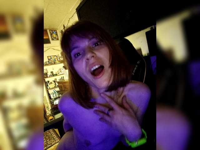 Vikeyna's BongaCams show and profile