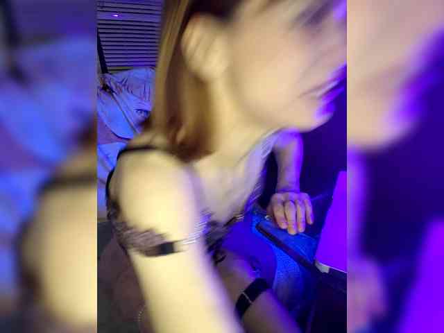 Vikeyna Live Webcam on BongaCams