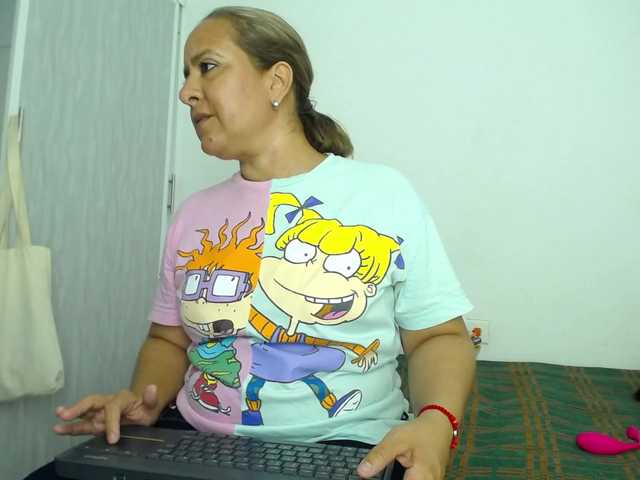 Iivana-19's BongaCams show and profile