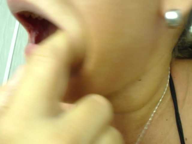 Iivana-19's BongaCams show and profile