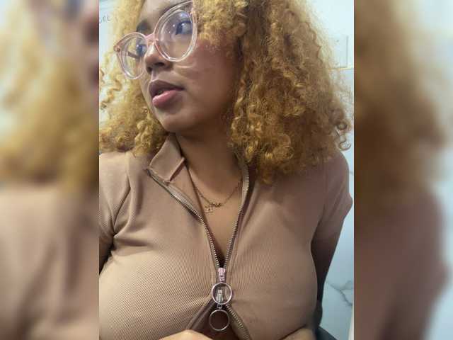 VioletVergara's BongaCams show and profile