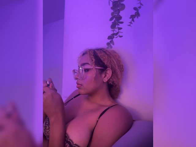 VioletVergara's BongaCams show and profile