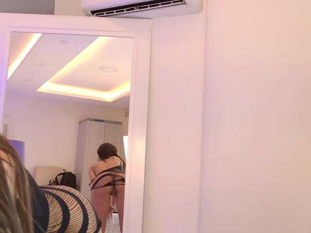 SaraNixxon's BongaCams show and profile