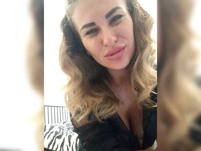 Elena90's BongaCams show and profile