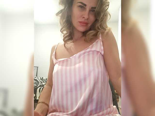 Elena90's BongaCams show and profile