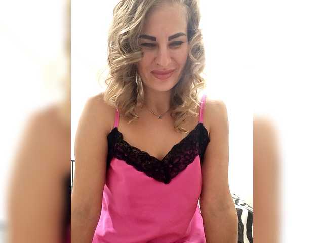 Elena90's BongaCams show and profile