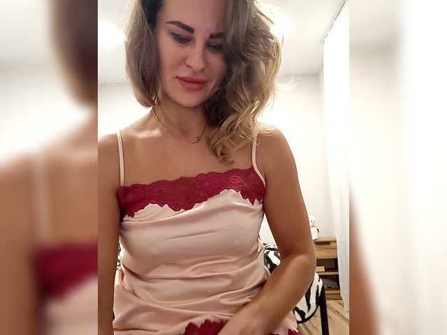Elena90 live cam