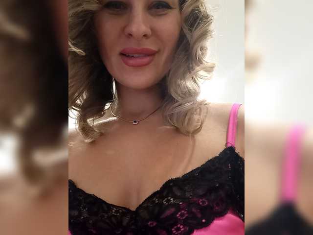 Elena90's BongaCams show and profile