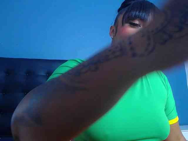 naughty-big-ass18 webcam