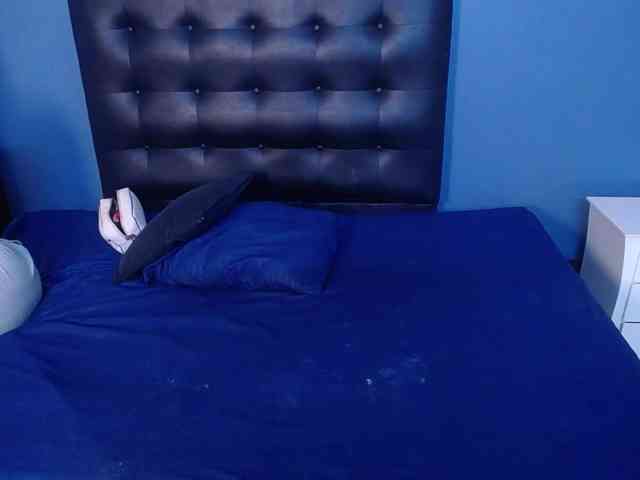 naughty-big-ass18 webcam