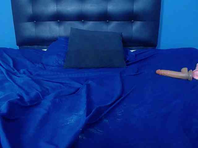 naughty-big-ass18 webcam