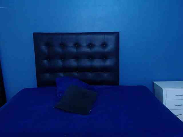 naughty-big-ass18 webcam