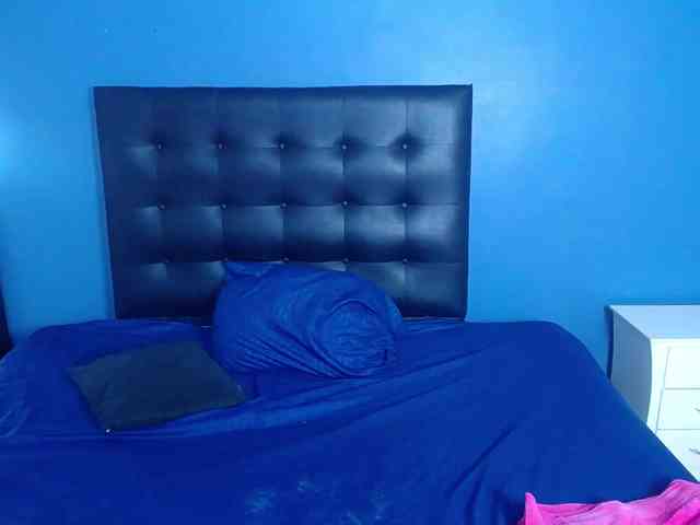 naughty-big-ass18 webcam