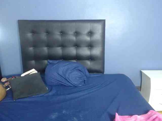 naughty-big-ass18 webcam