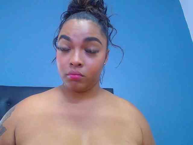 naughty-big-ass18 webcam