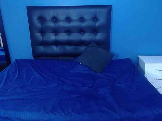 naughty-big-ass18 webcam