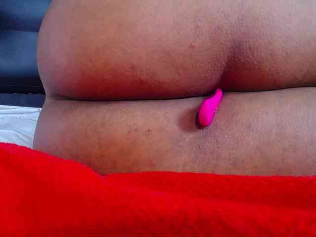 naughty-big-ass18 webcam