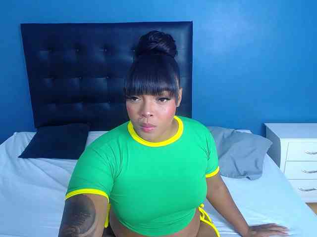 naughty-big-ass18 webcam