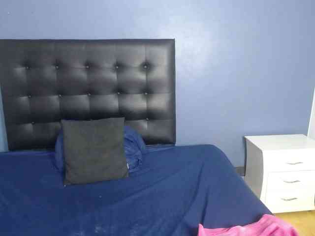 naughty-big-ass18 webcam