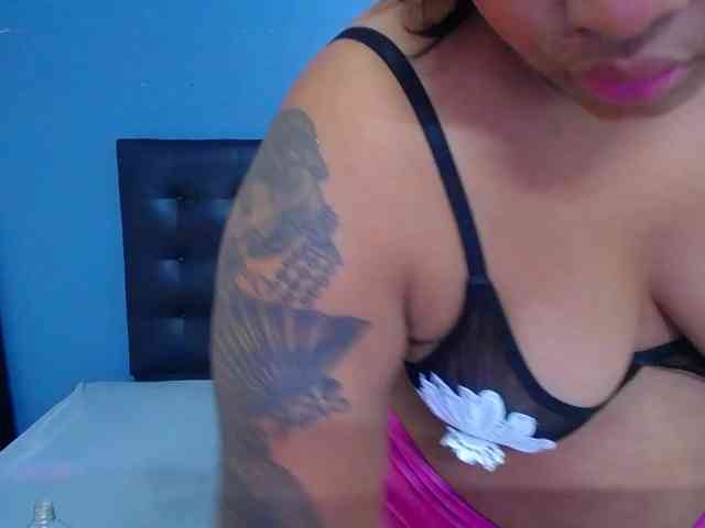 naughty-big-ass18 webcam