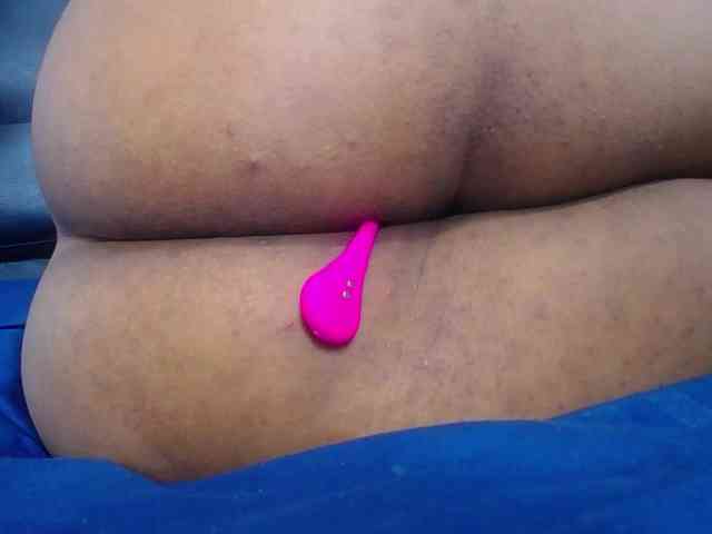 naughty-big-ass18 webcam