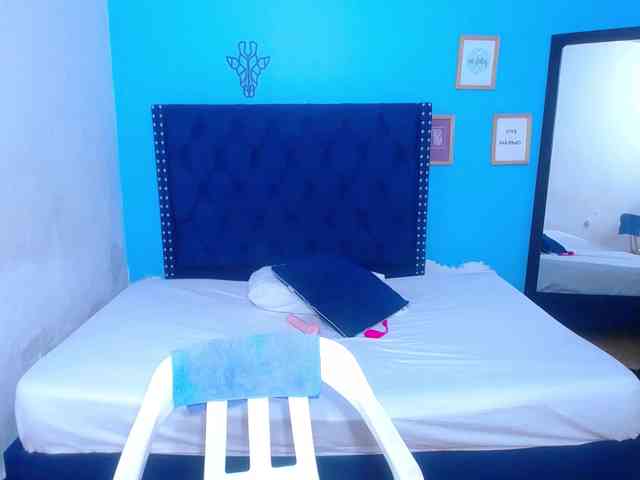 naughty-big-ass18 webcam