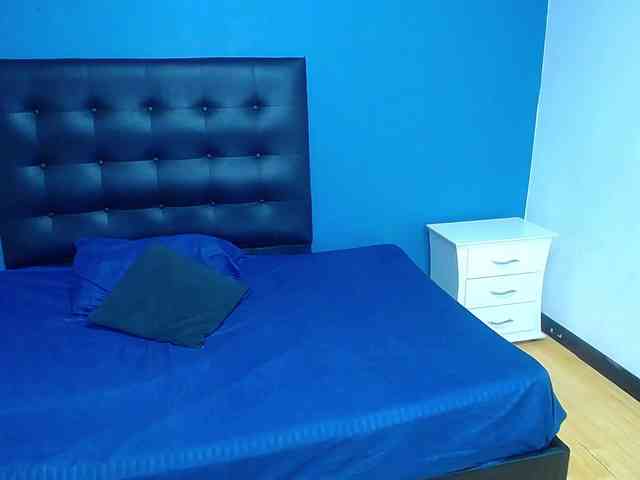 naughty-big-ass18 webcam