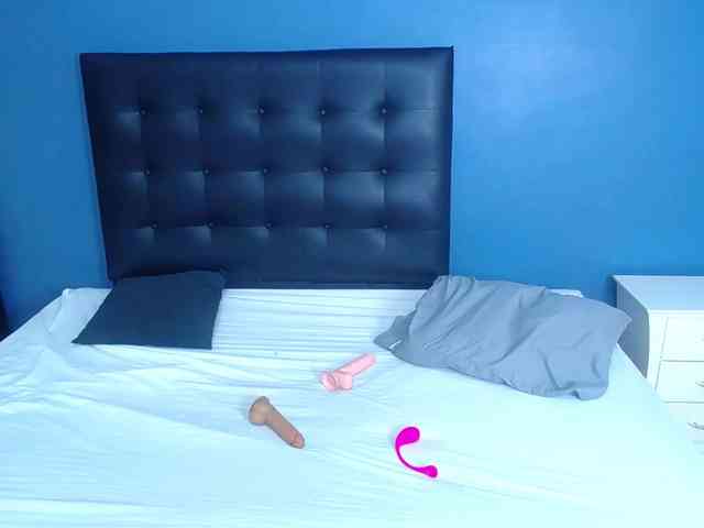 naughty-big-ass18 webcam