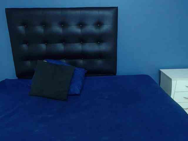 naughty-big-ass18 webcam