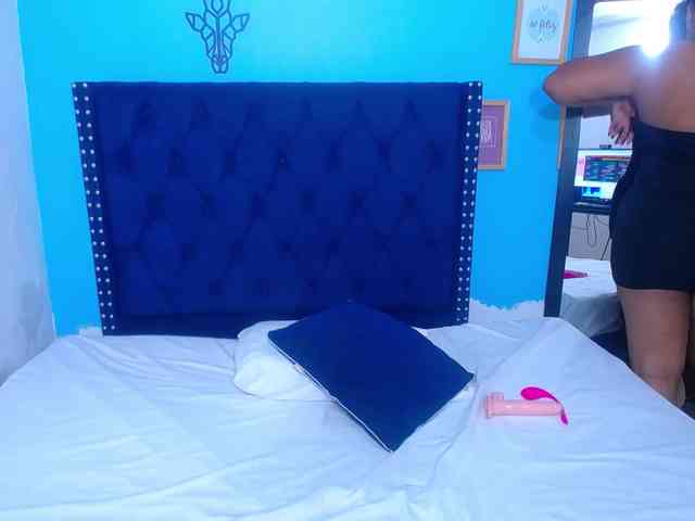 naughty-big-ass18 webcam