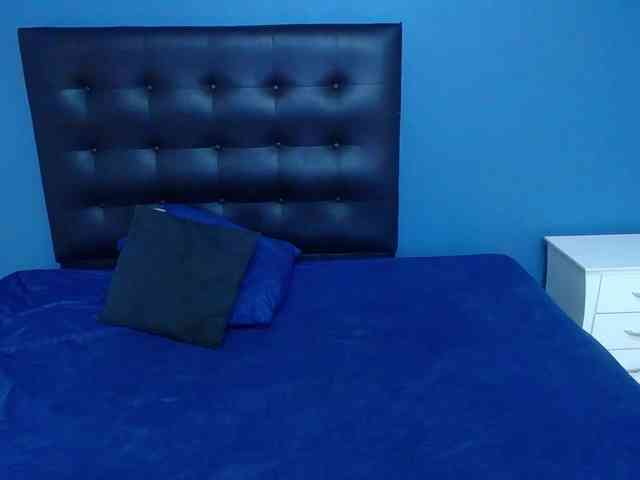 naughty-big-ass18 webcam