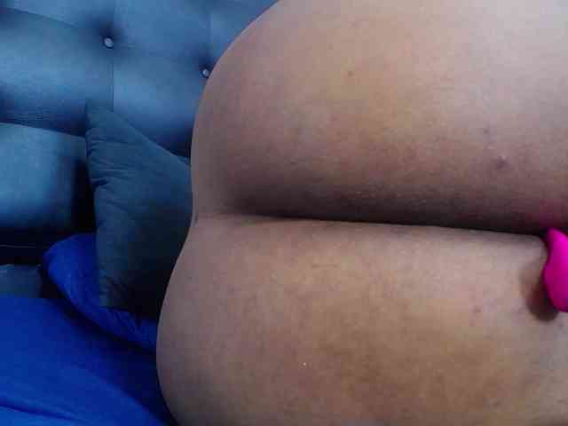 naughty-big-ass18 webcam