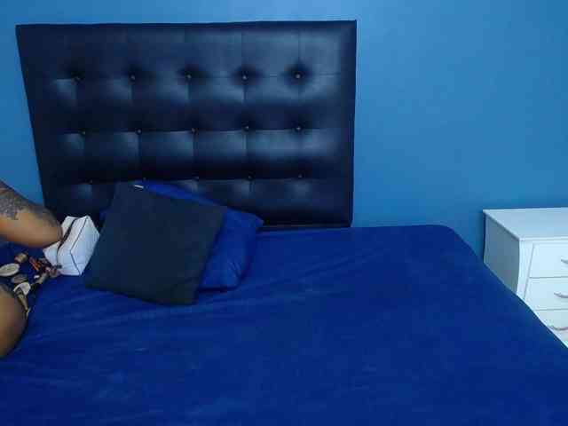 naughty-big-ass18 webcam