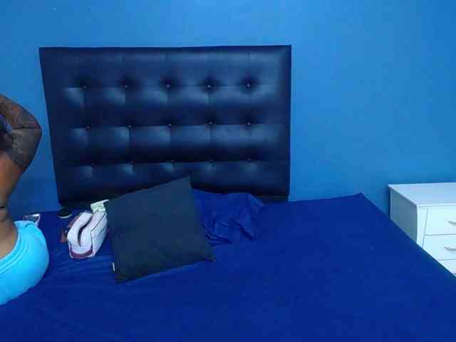 naughty-big-ass18 webcam