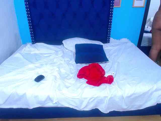 naughty-big-ass18 webcam