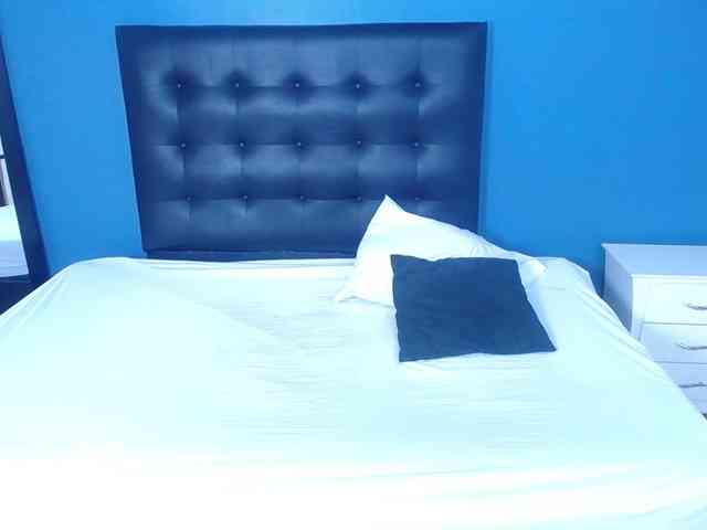 naughty-big-ass18 webcam