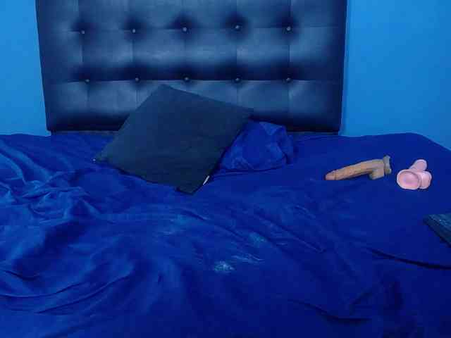 naughty-big-ass18 webcam