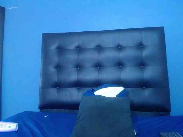 naughty-big-ass18 webcam