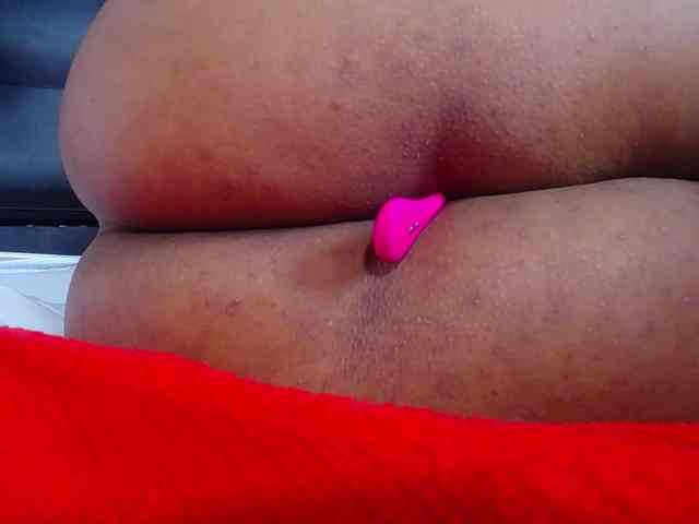 naughty-big-ass18 webcam