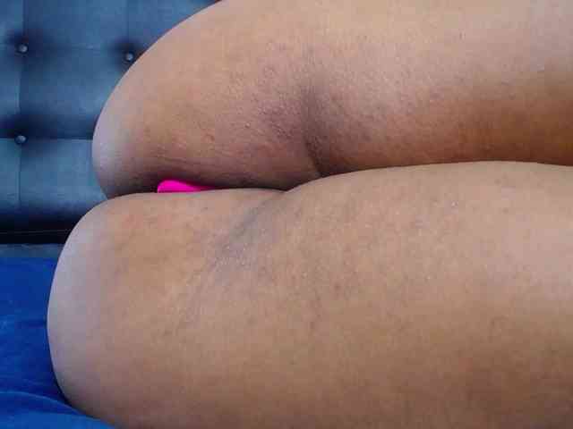 naughty-big-ass18 webcam