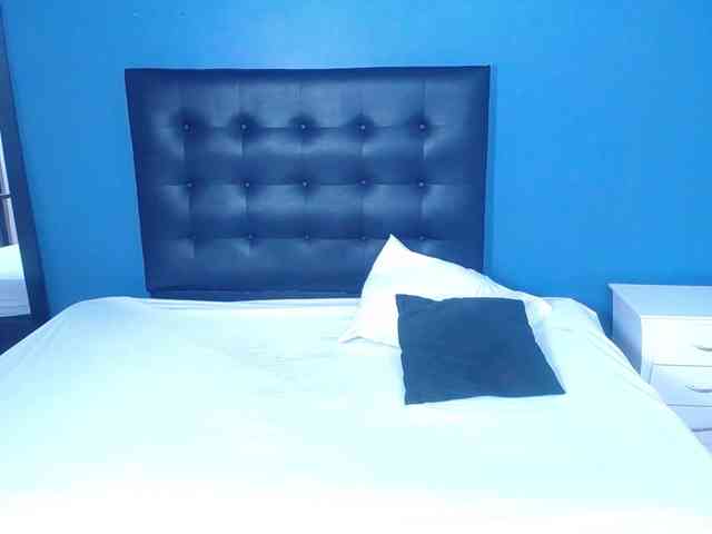 naughty-big-ass18 webcam