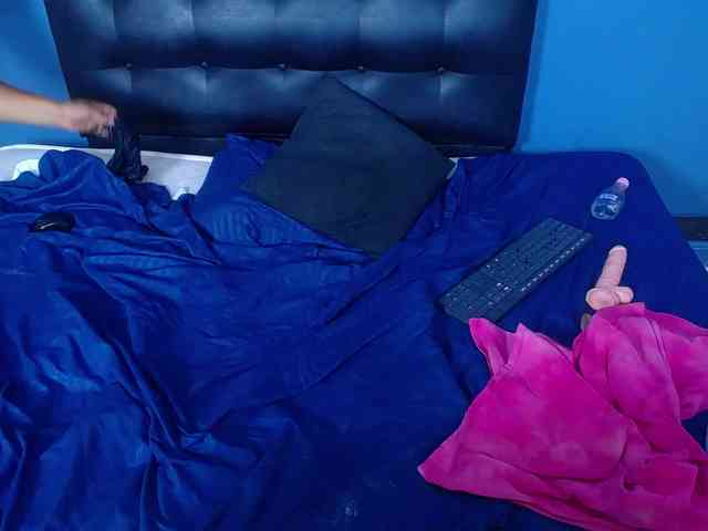 naughty-big-ass18 webcam