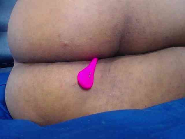 naughty-big-ass18 webcam