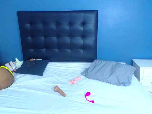 naughty-big-ass18 webcam