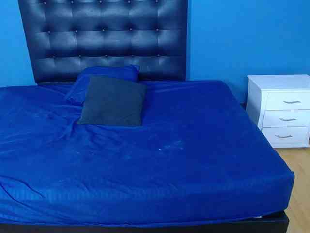 naughty-big-ass18 webcam