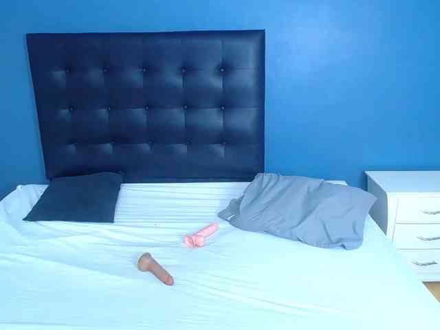 naughty-big-ass18 webcam