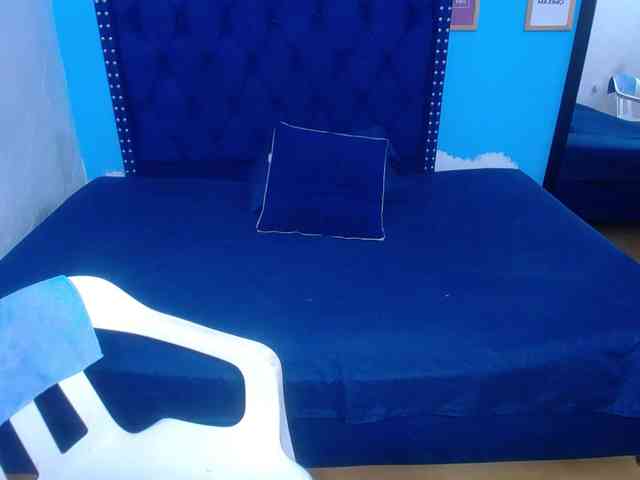 naughty-big-ass18 webcam