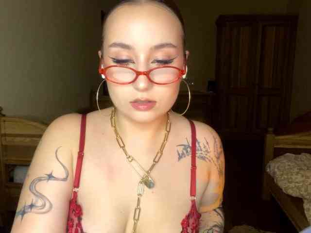 LakishaOtukolo webcam